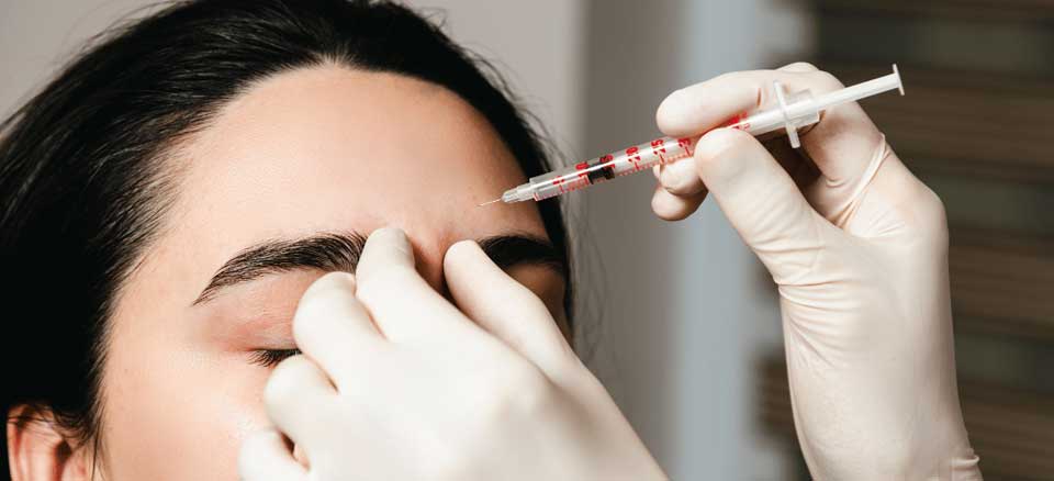 بهترین سن برای شروع بوتاکس چه زمانی است؟ بهترین سن برای شروع بوتاکس چه زمانی است؟